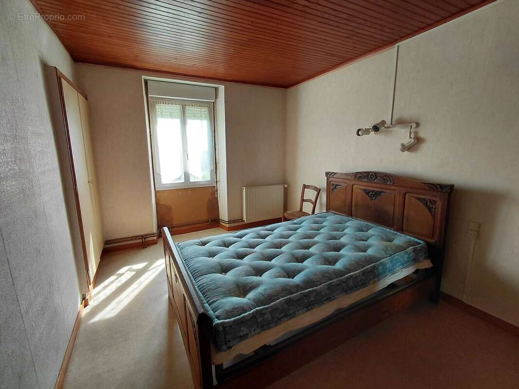 Maison à MIRANDOL-BOURGNOUNAC