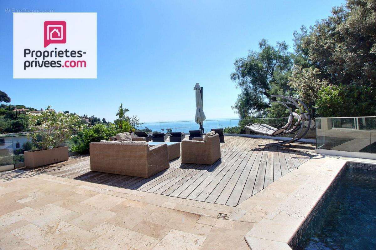 Maison à ROQUEBRUNE-SUR-ARGENS