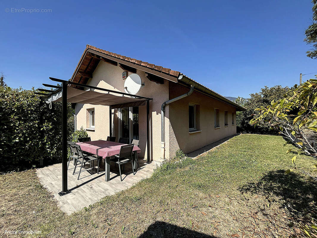 Maison à CLARAFOND-ARCINE