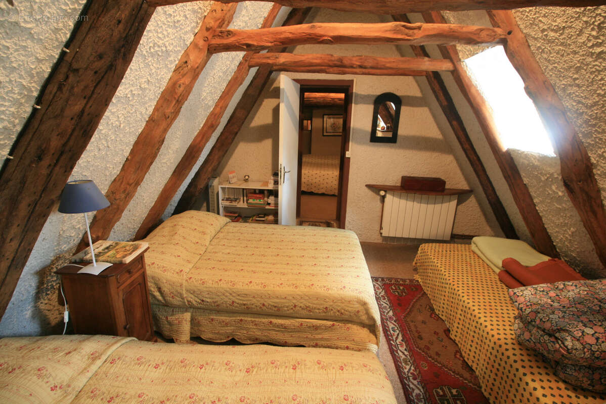Maison à LA CHAPELLE-AUBAREIL