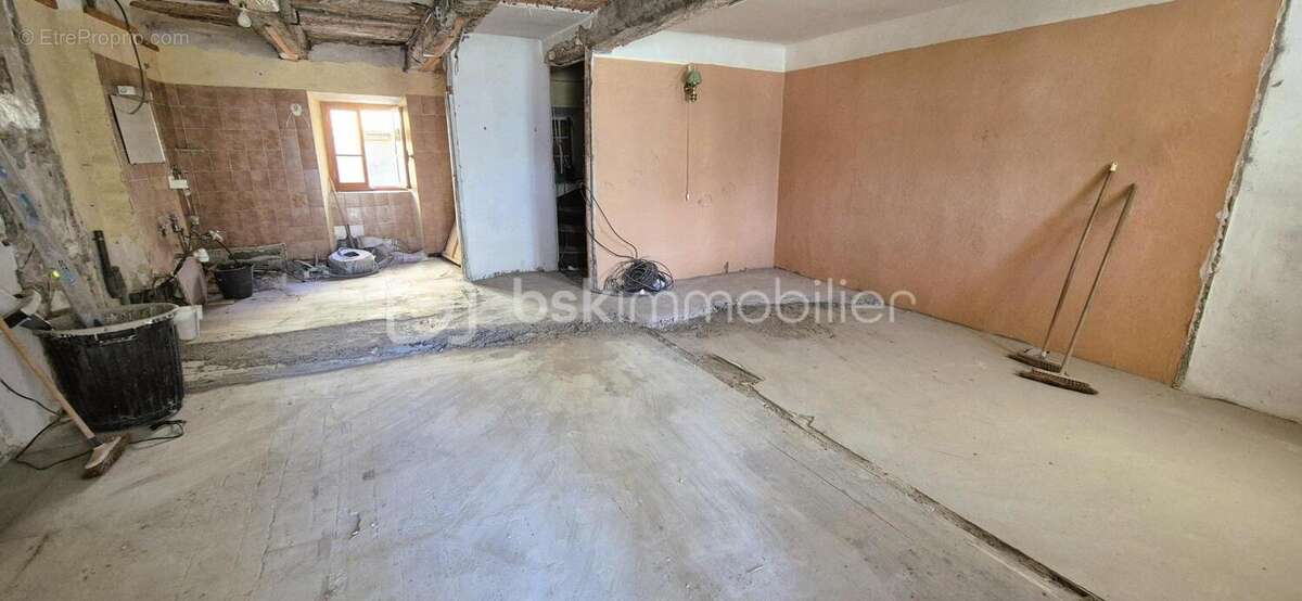  À vendre – Grande maison de village à rénover – 140 m² – Garage, jardin et fort potentiel – Thorame-Haute  - photo 9