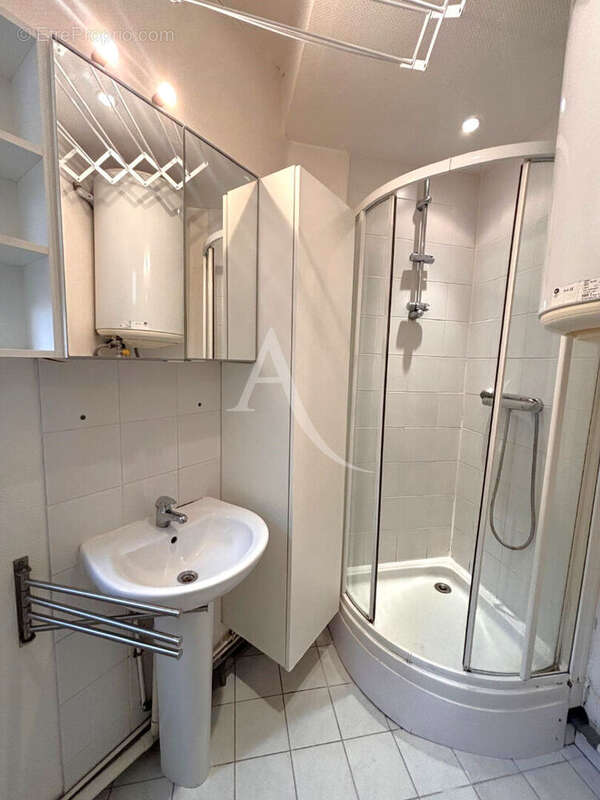 PARIS 11ème - Secteur Saint-Maur / Belleville - Appartement T2 - 30.10 m² - photo 7