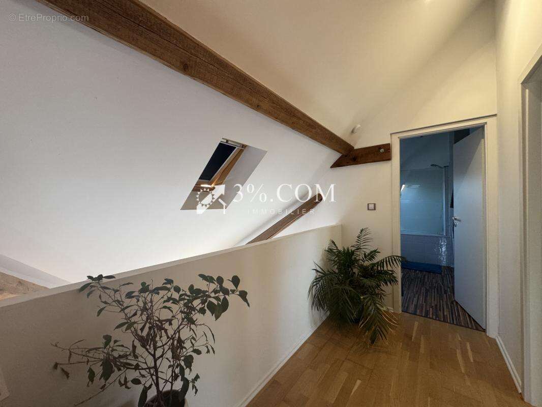 3%COM Très beau F4 en duplex avec terrasse - photo 12