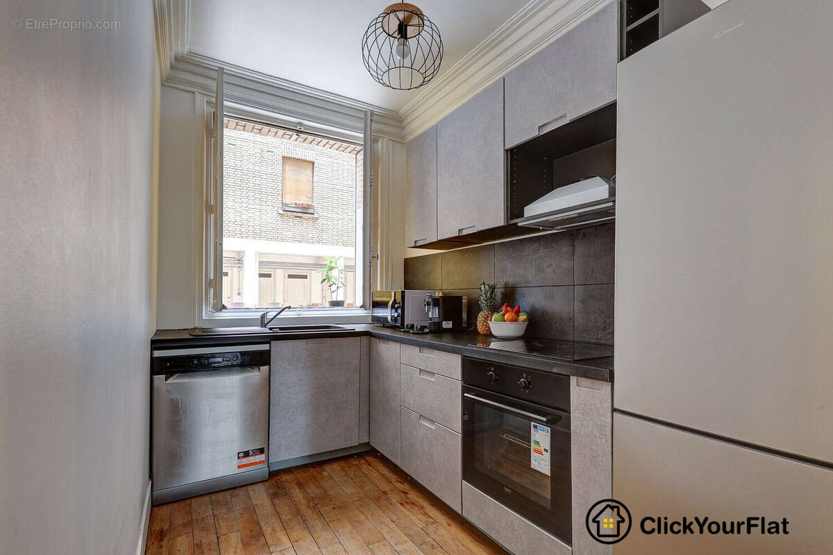 Appartement à PARIS-16E