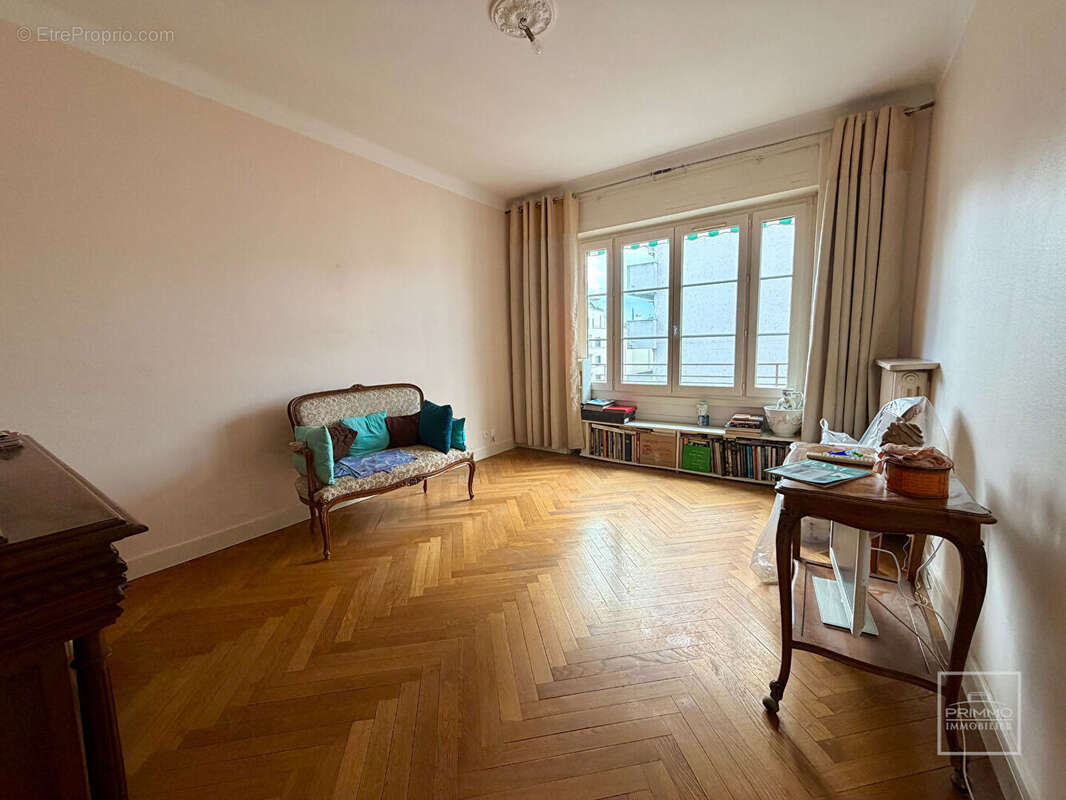 Lyon 6, triangle d'or, 67.09m², etage eleve, balcon - photo 2