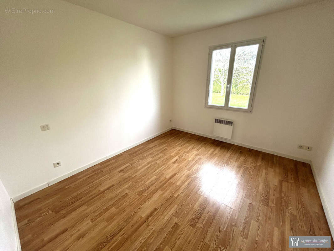 Maison à SAINT-GENIS-DE-SAINTONGE