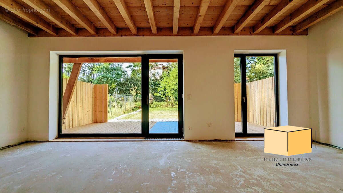 Appartement à CEYZERIEU