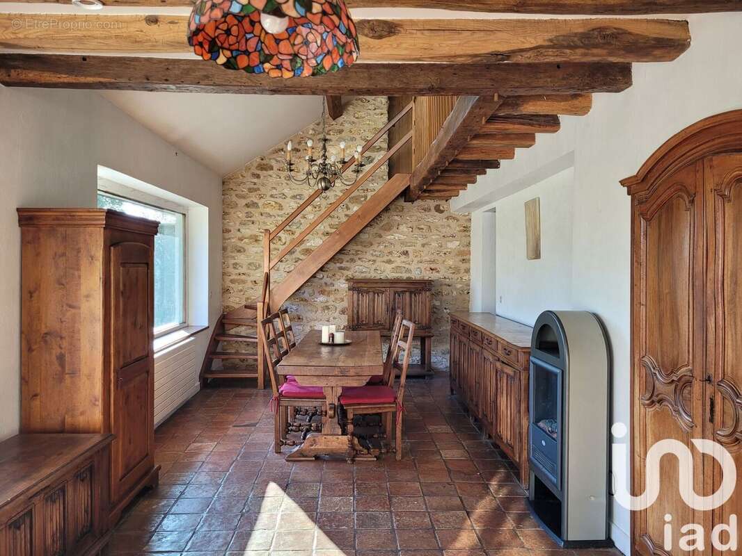 Maison 250 m² à La Celle-Les-Bordes  - photo 8