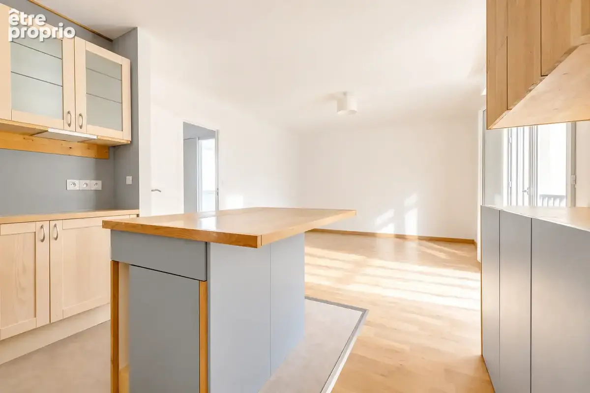 Superbe appartement entièrement rénové, où lumière, confort et qualité de vie se rejoigne. Ideal investissemen - photo 6