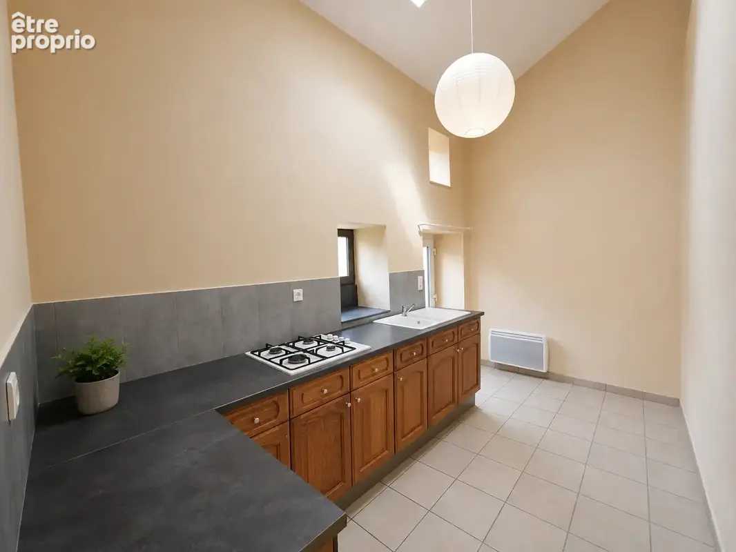 Maison de 69 m2 avec cour   Beau potentiel - photo 2