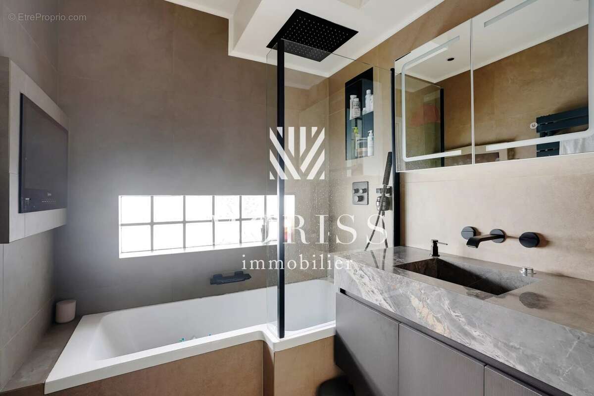 Appartement à NEUILLY-SUR-SEINE