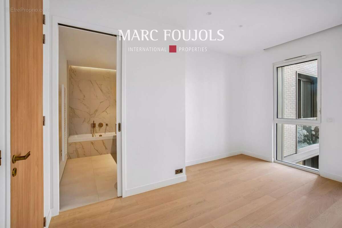 Appartement à PARIS-8E