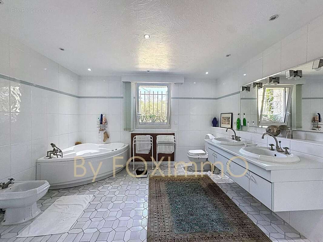 Villa de caractere vue panoramique sur Saint-Paul-de-Vence – 370 m² , piscine, terrain 2000m2, calme - photo 13