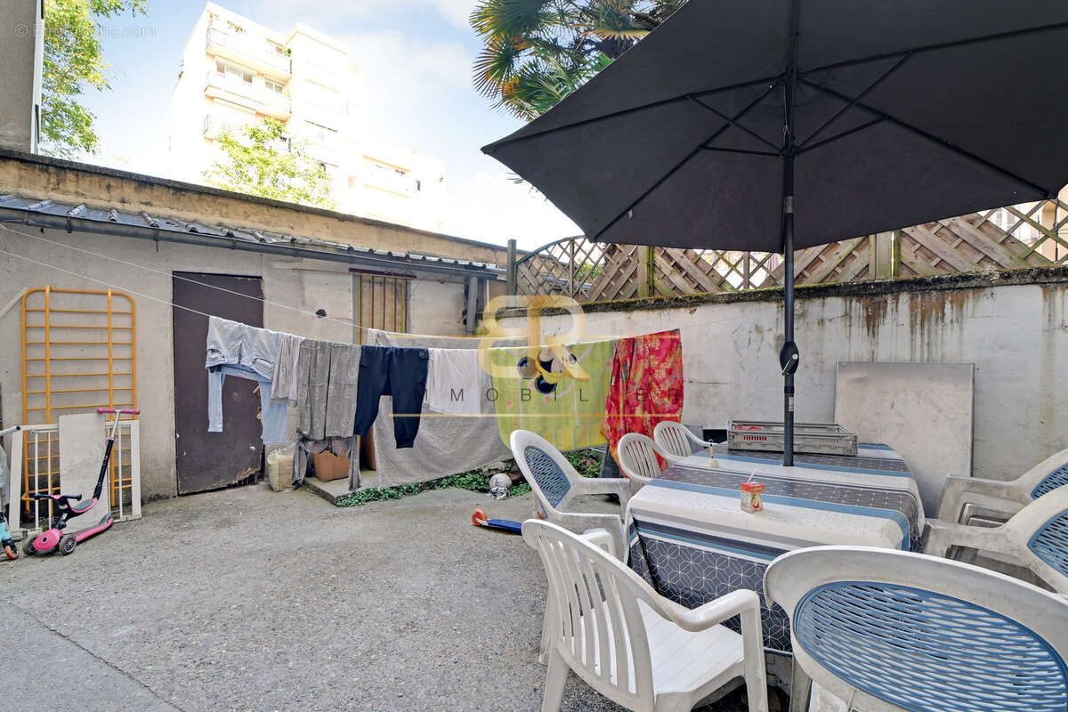 Commerce à COURBEVOIE