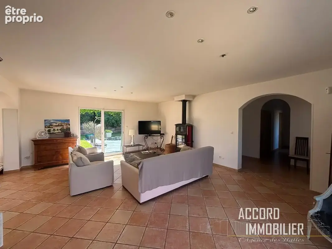 Superbe Maison T9 d'une superficie habitable de 286 m2 avec dépendances, piscine sur 1494 m2 de terrain - photo 7