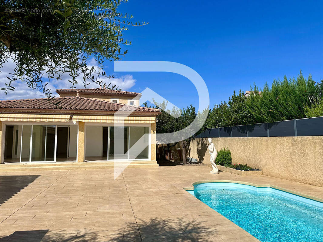 Maison à SAINT-LAURENT-D'AIGOUZE