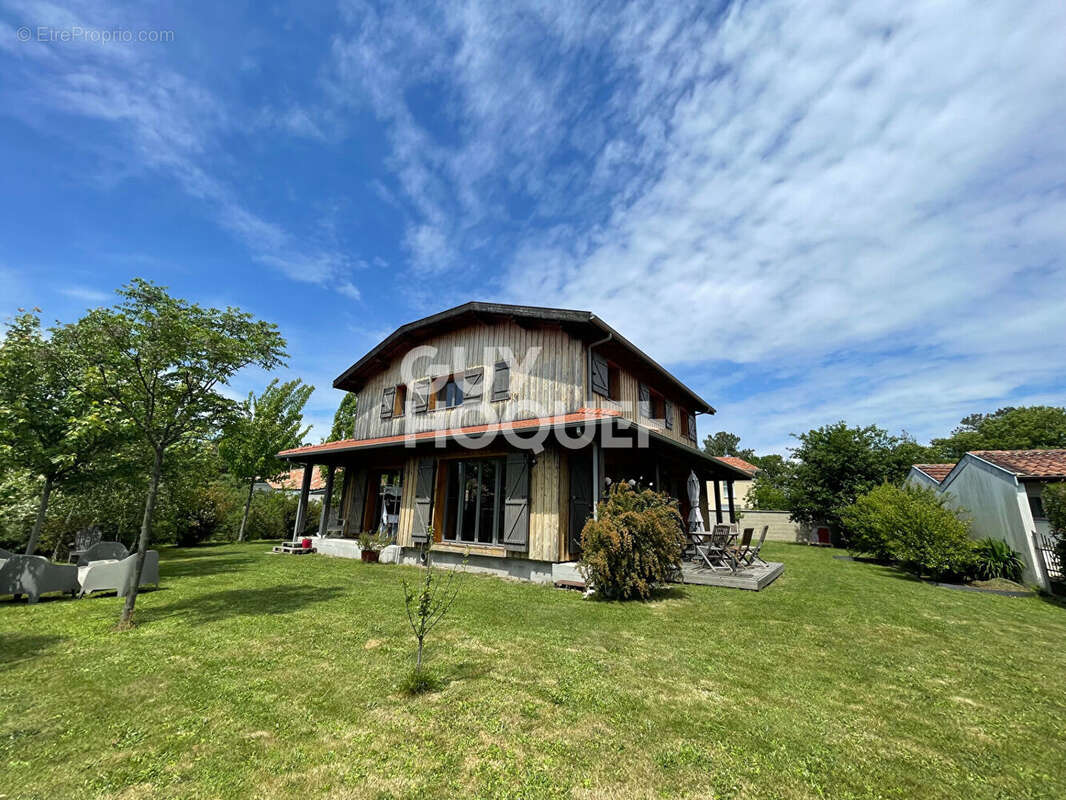 Maison à PARENTIS-EN-BORN