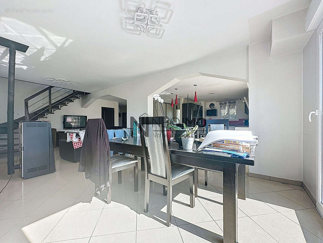 Maison à NEUFCHATEAU