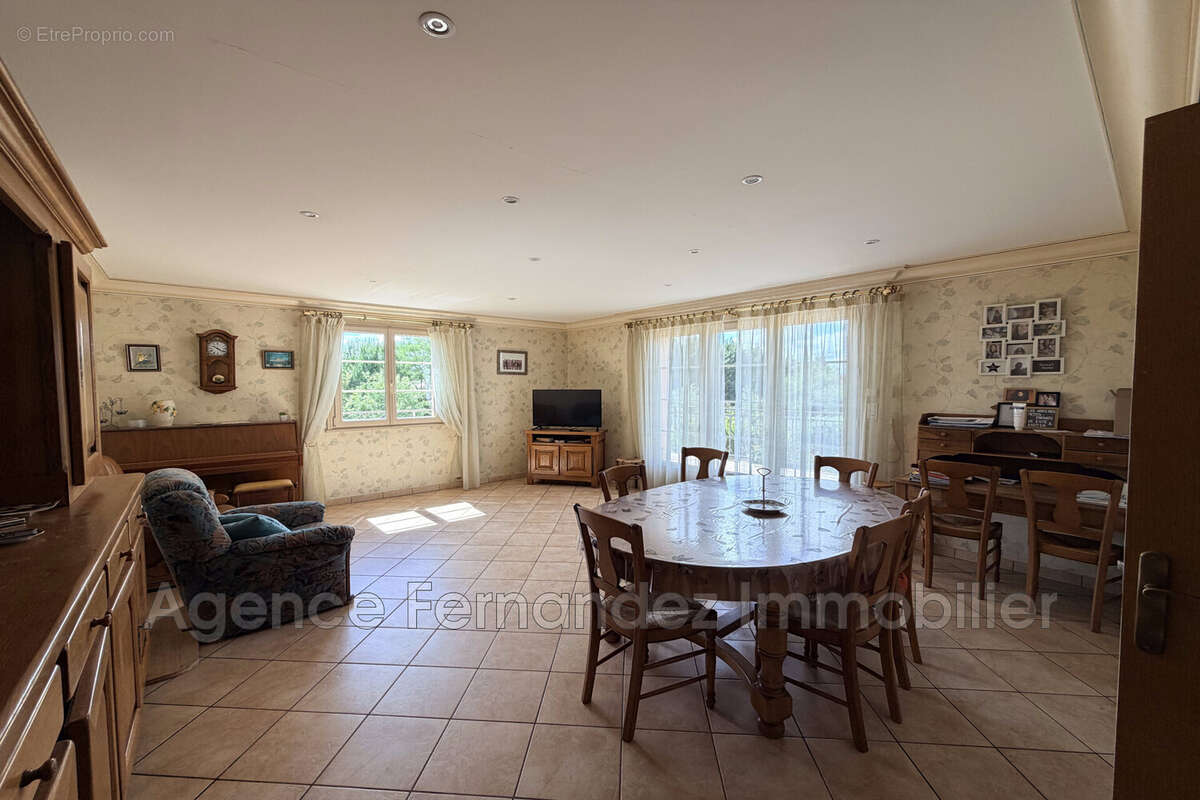 Maison 170 m² à Chenay-Le-Chatel  - photo 8