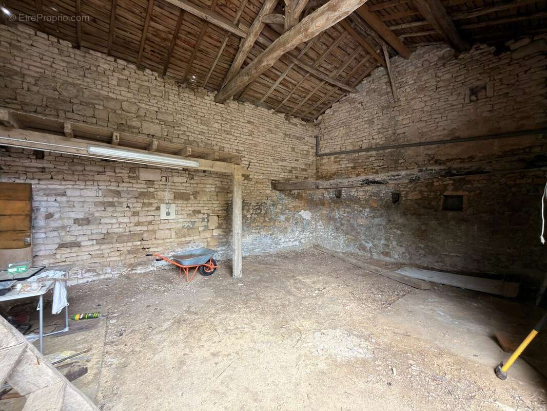 Maison à SALLES-DE-VILLEFAGNAN