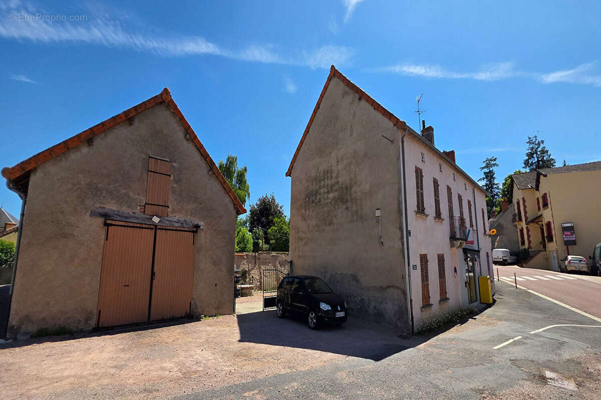 Commerce à LE BREUIL