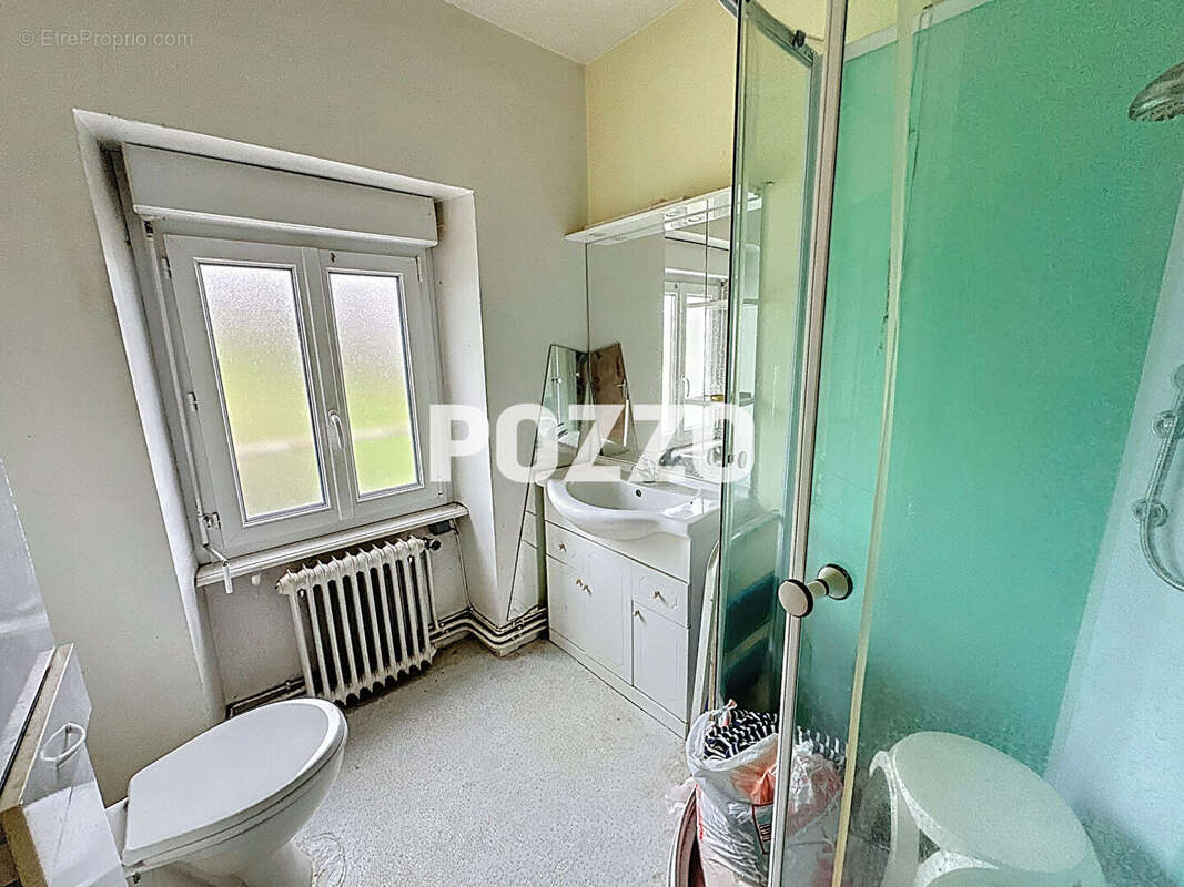 Maison à SAINT-LAURENT-DE-TERREGATTE