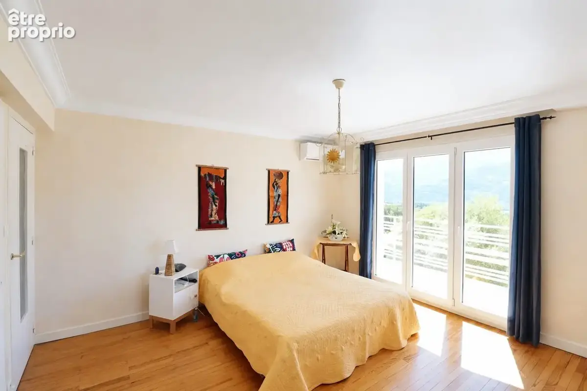 Maison 214 m² à Saint-Ismier  - photo 9