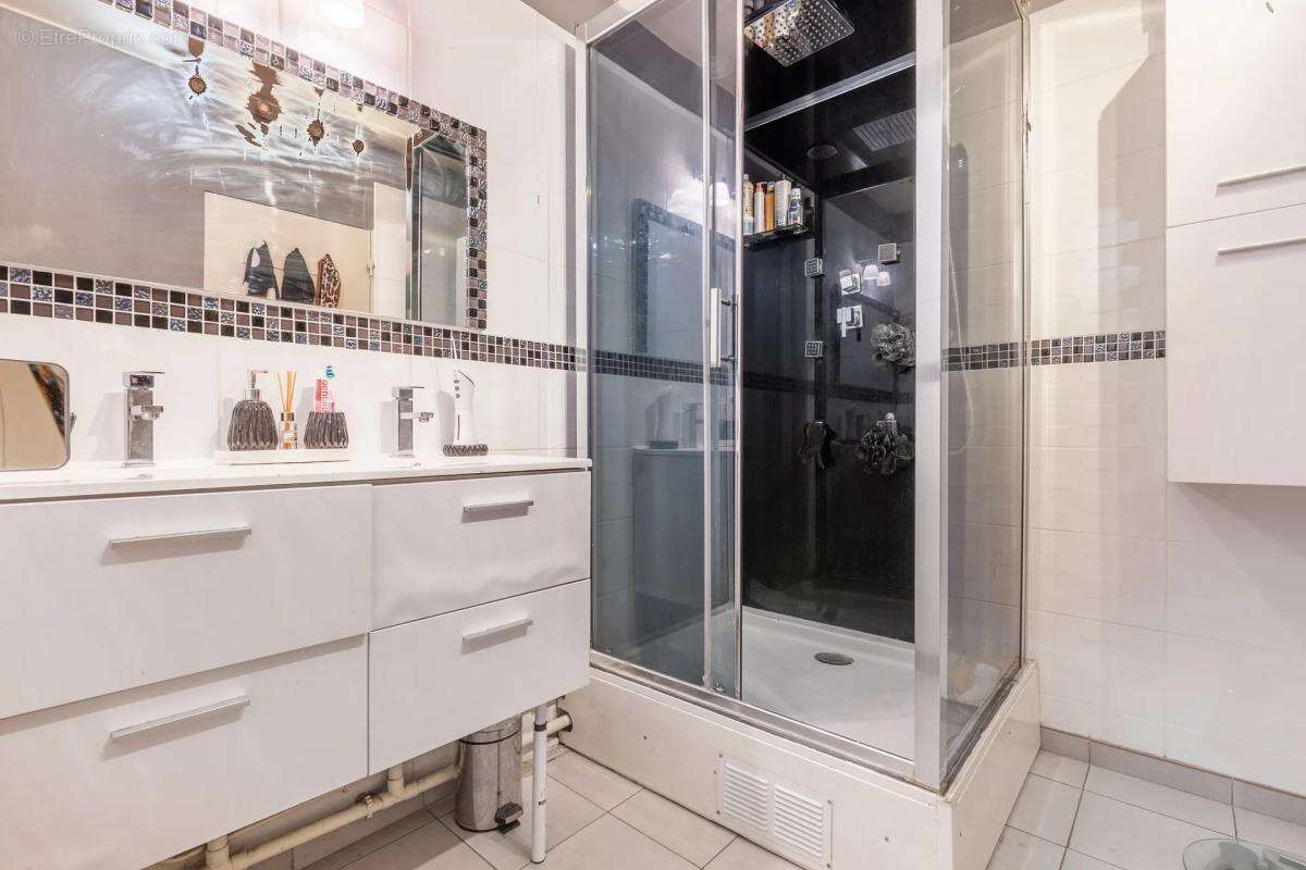 Appartement à PARIS-20E