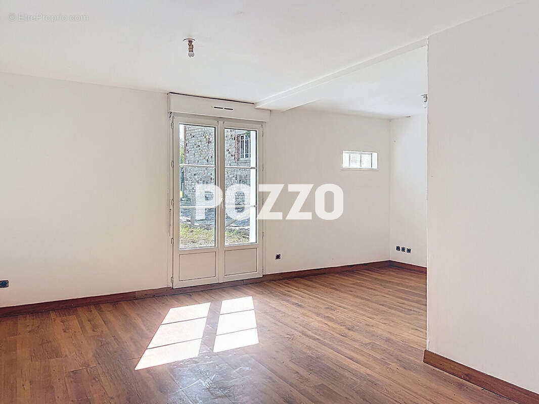 A VENDRE - Barenton - Maison 81.60 m² - Terrain - Garage - photo 4