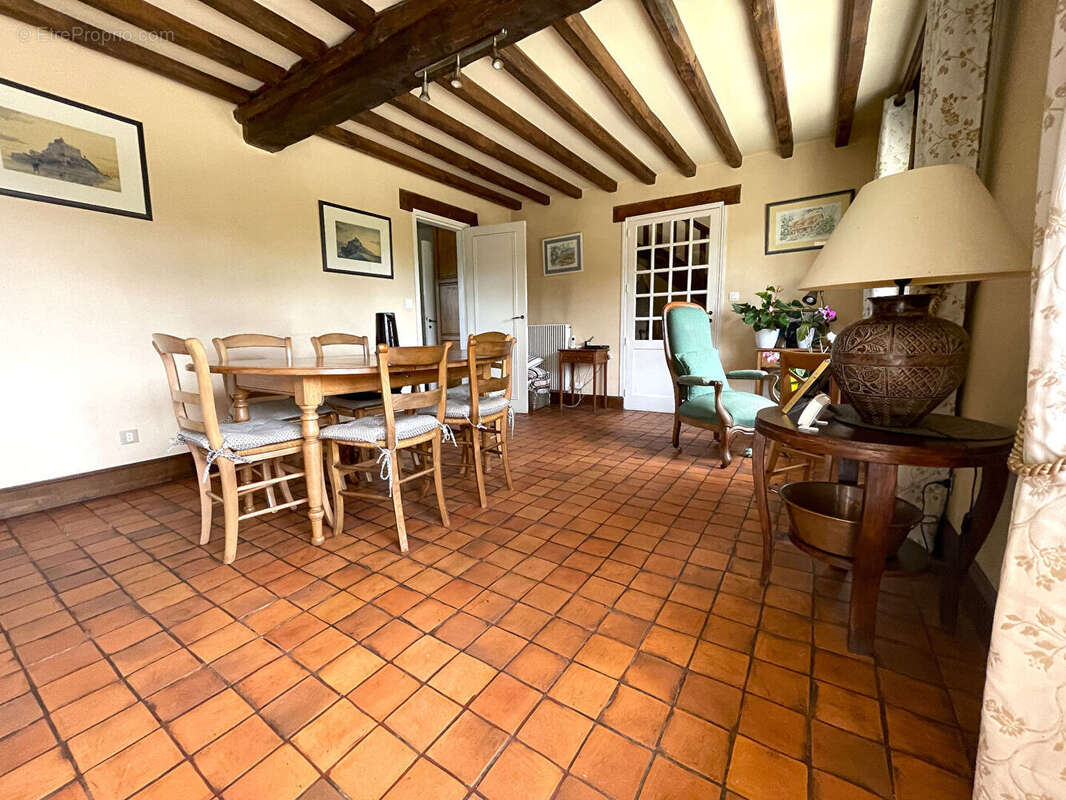 Belle demeure de caractère de 163 m² avec dépendances et terrain de 4651m² - photo 5