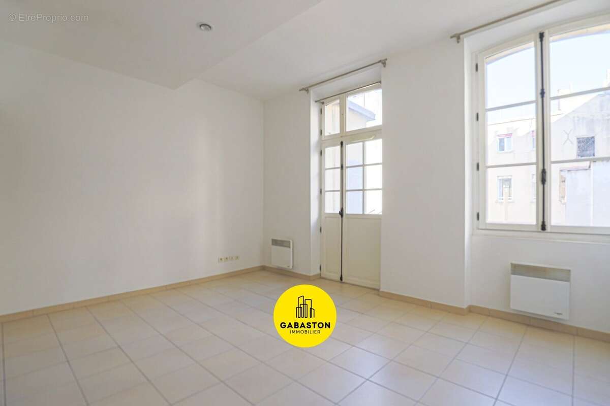Appartement à MARSEILLE-1E