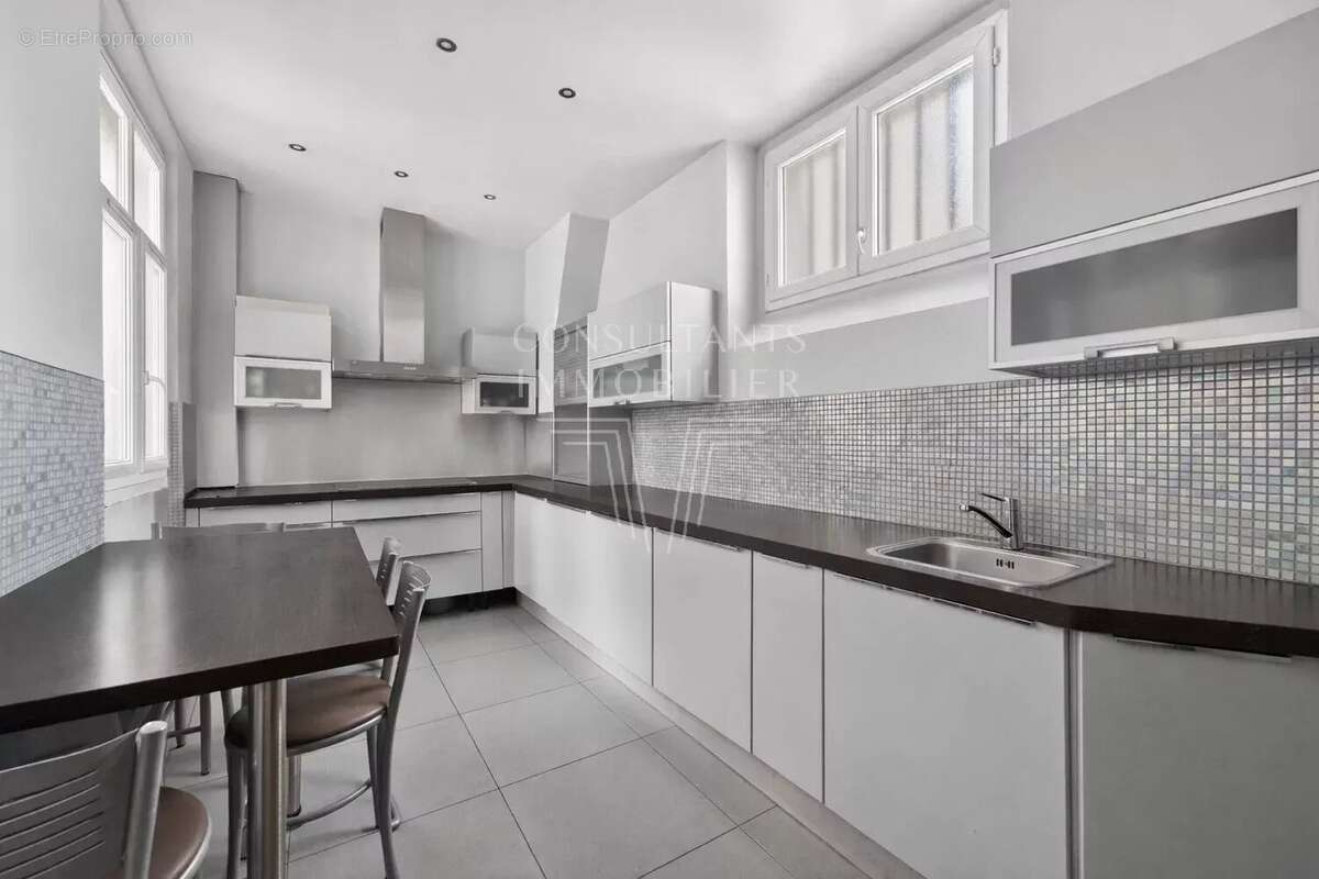 Appartement à PARIS-17E