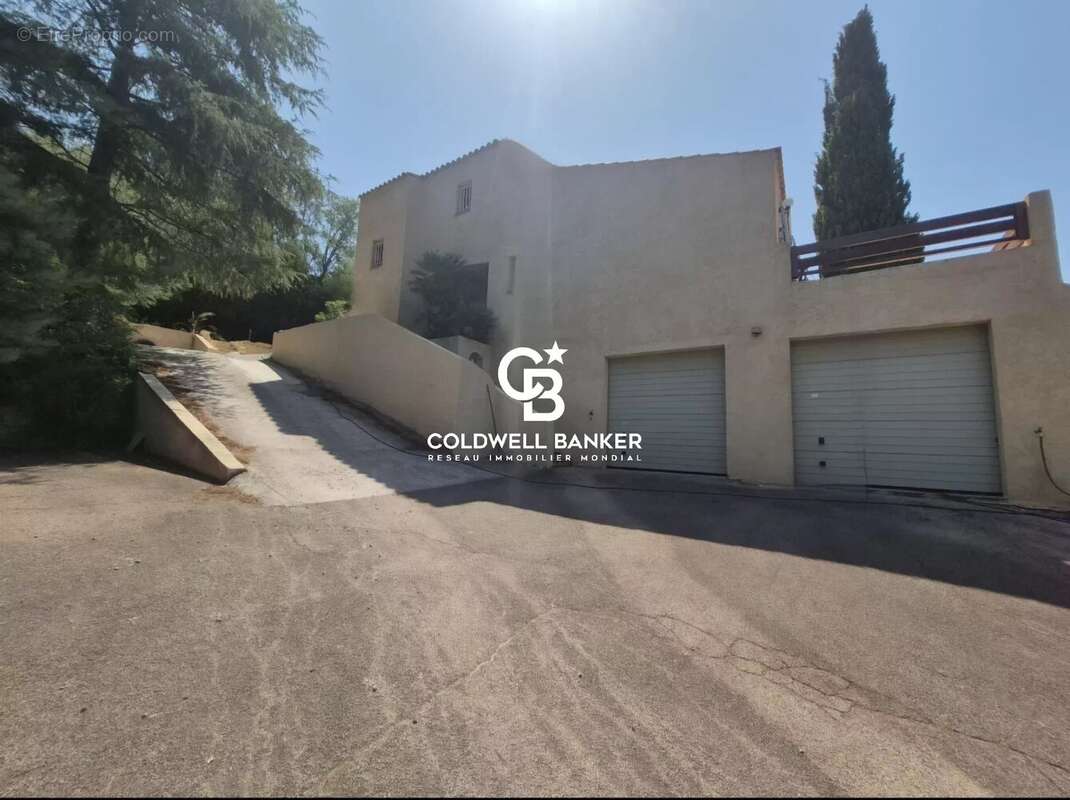 Maison à LES ISSAMBRES