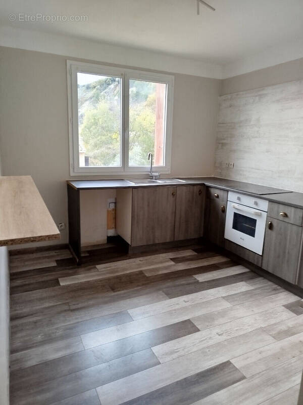 Appartement à PEYRUIS