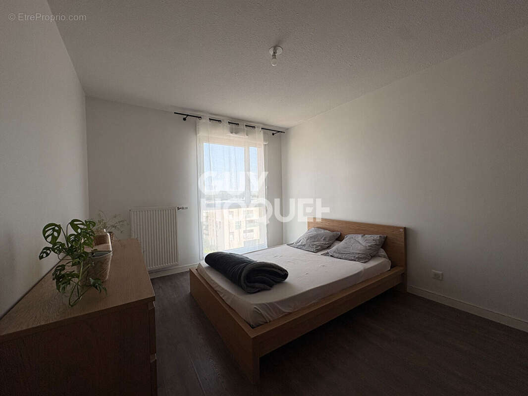 Dernier étage : T5 récent de 97 m² avec terrasse, climatisation et 2 garages - photo 10