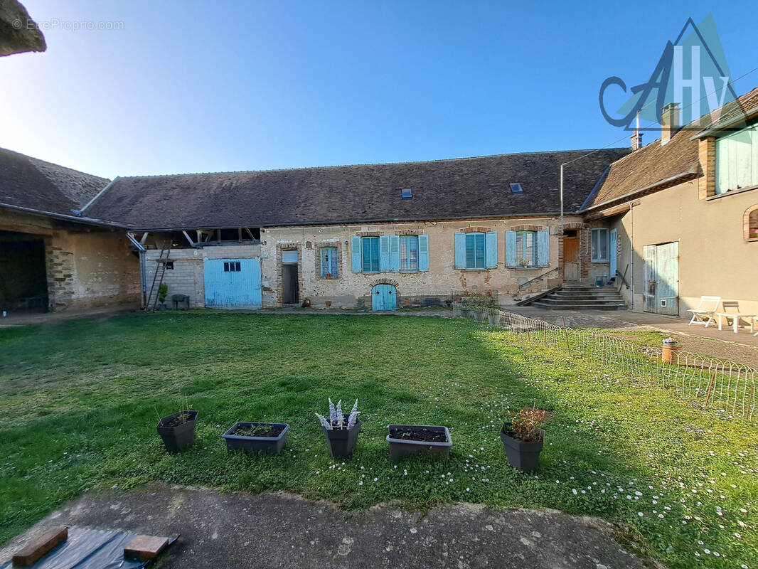 Maison à VINNEUF