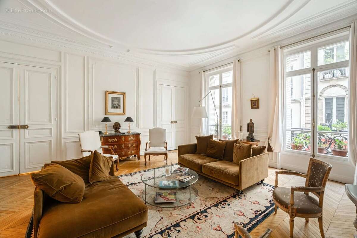 Appartement à PARIS-8E