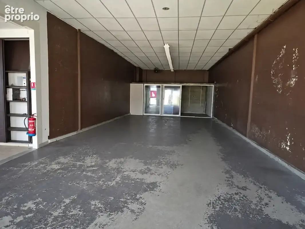 À VENDRE - Local commercial / services - 173 m2 - Zone du Brézet, Clermont-Ferrand - photo 4