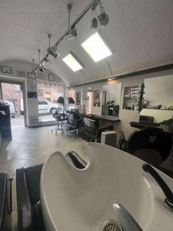 Commerce à GATTIERES