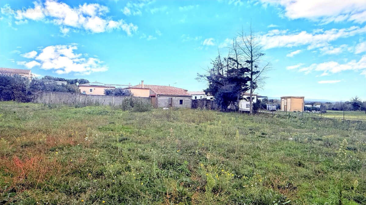 Terrain à CARCASSONNE