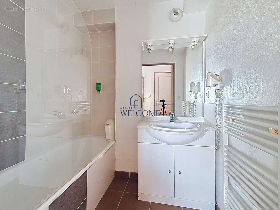 Appartement 33 m² à Colombiers  - photo 4