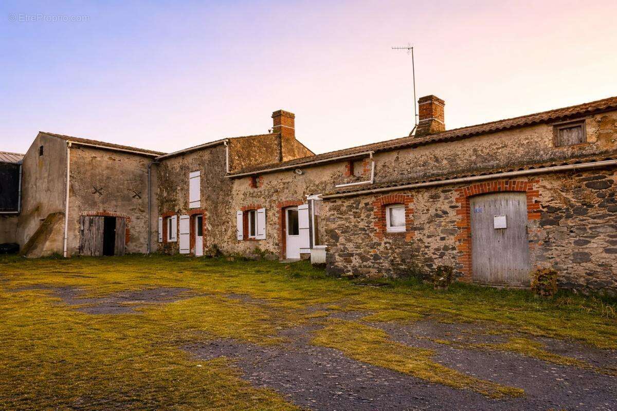 Maison à SAINT-PAUL-DU-BOIS