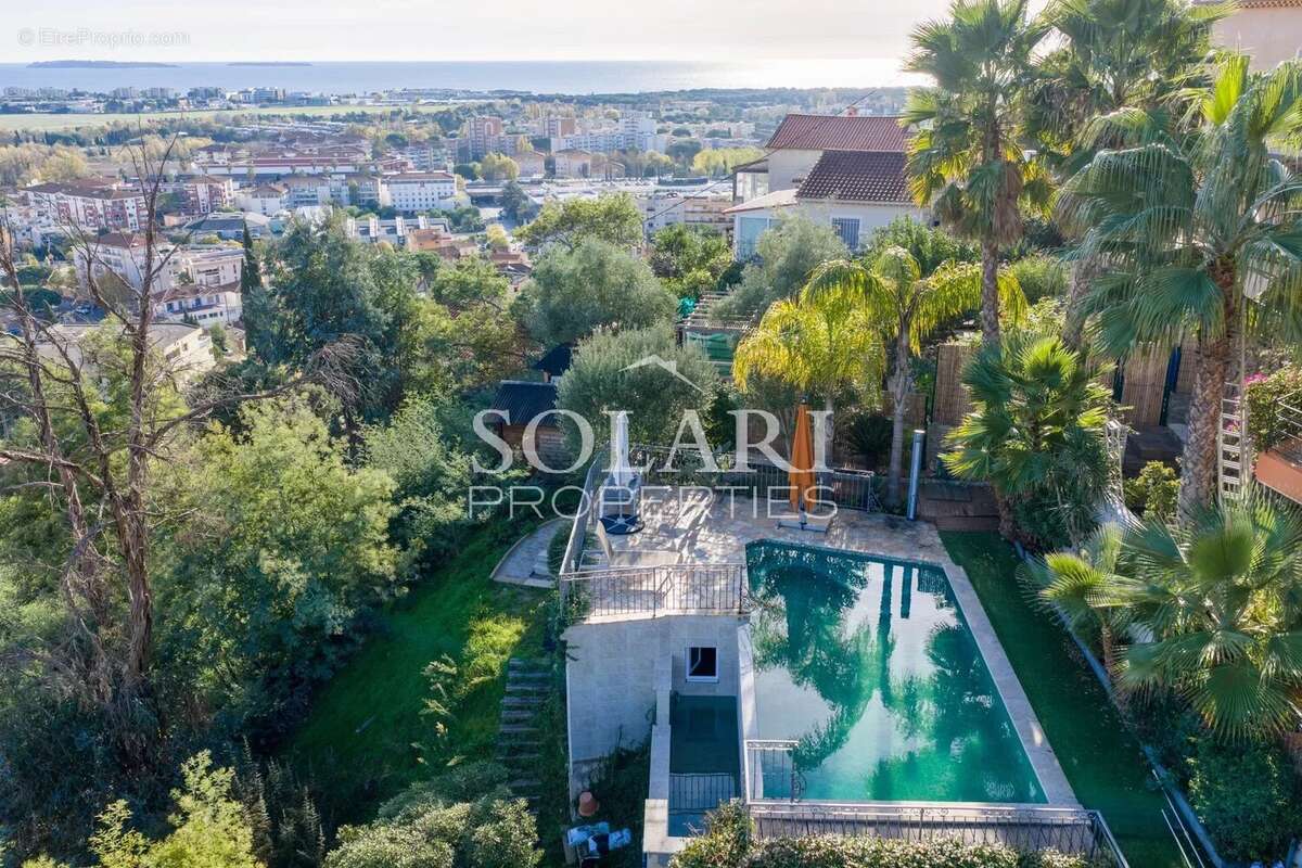 Maison à MANDELIEU-LA-NAPOULE