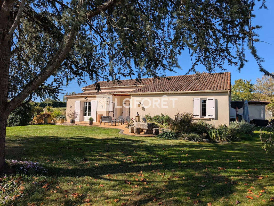 Maison à MONCRABEAU