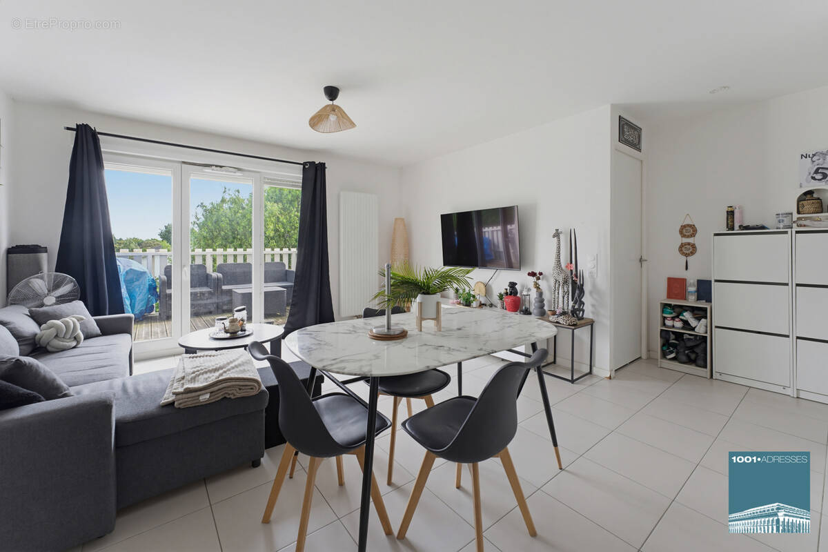 Appartement à PAREMPUYRE