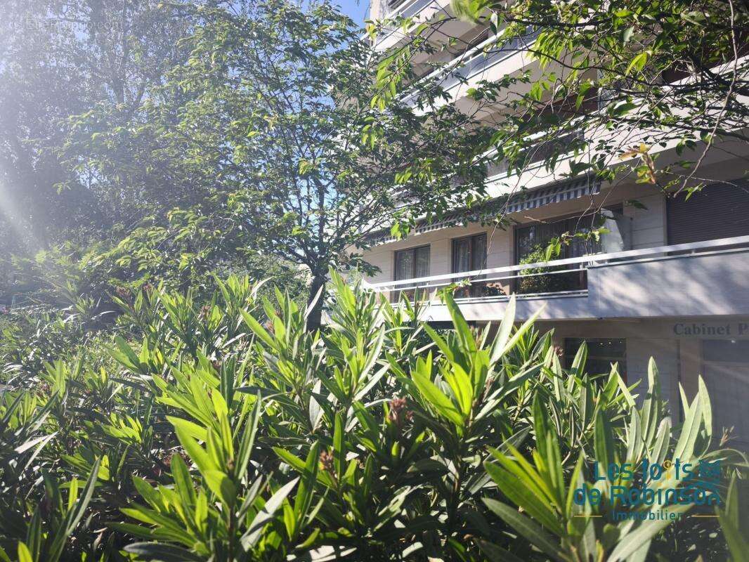 Appartement à LE PLESSIS-ROBINSON