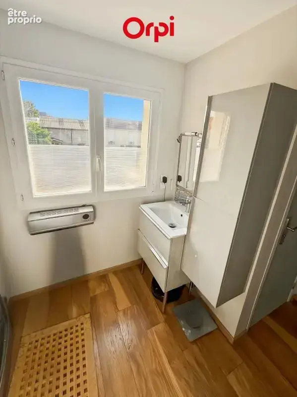 Maison lumineuse avec vie de plain-pied, suite parentale et double garage - photo 11