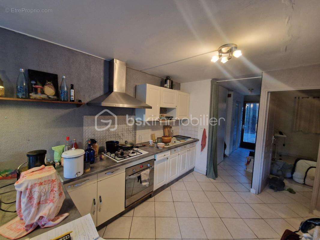 Spécial investisseurs!! Villa de 214m² sur 2330m² de terrain! 5 logements dont 4 loués - photo 7