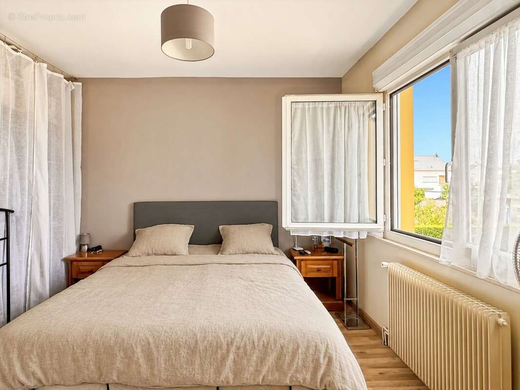 Angers – Maison familiale de 170 m², cinq chambres, Garage et grand jardin sans vis-à-vis - photo 18