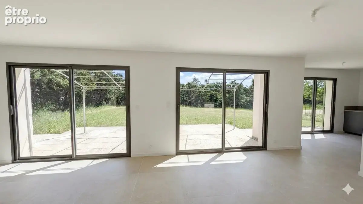 Villa neuve LOURMARIN sur grand terrain - photo 2